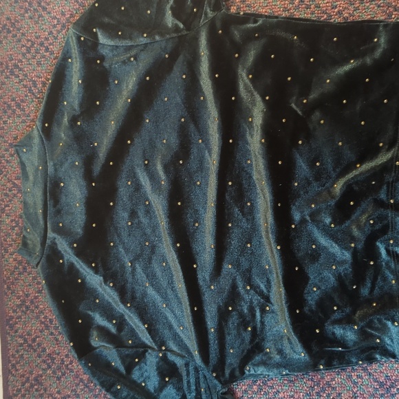 Green velvet holiday crop top - Picture 3 of 3